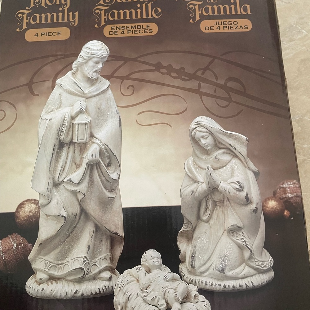 NEW, THE HOLY FAMILY NEVER OUT OF BOX. ST. JOSEPH, BLESSED MOTHER, JESUS & CRIB